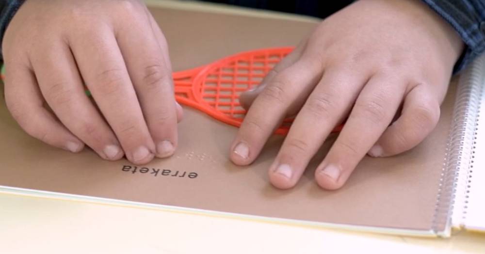 Braillea euskaraz ikasteko lehen metodoak fonemak bertso eta olerki bidez lantzen ditu