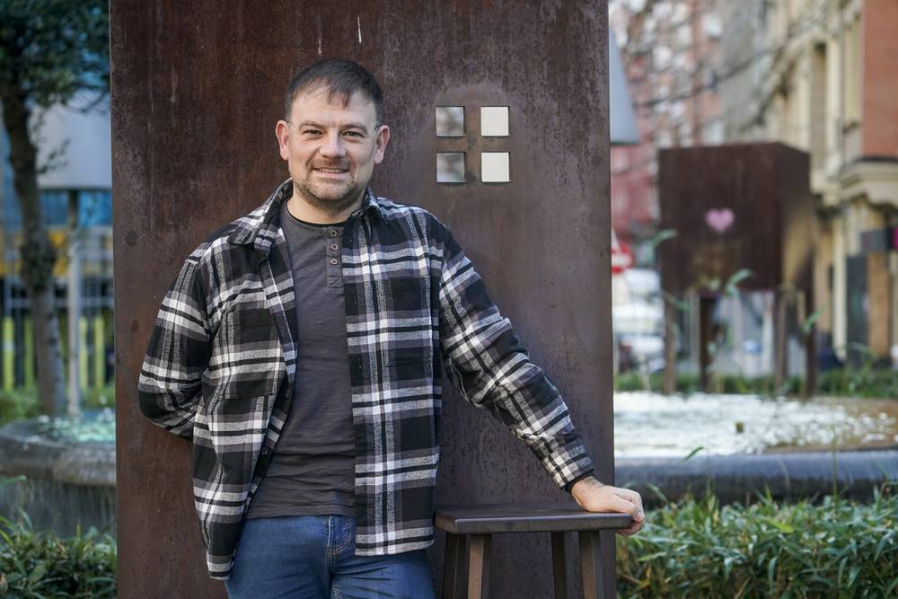 «Mahuka azpian gertatzen den magia kontatzea izan da 'Ganbarako lana'»